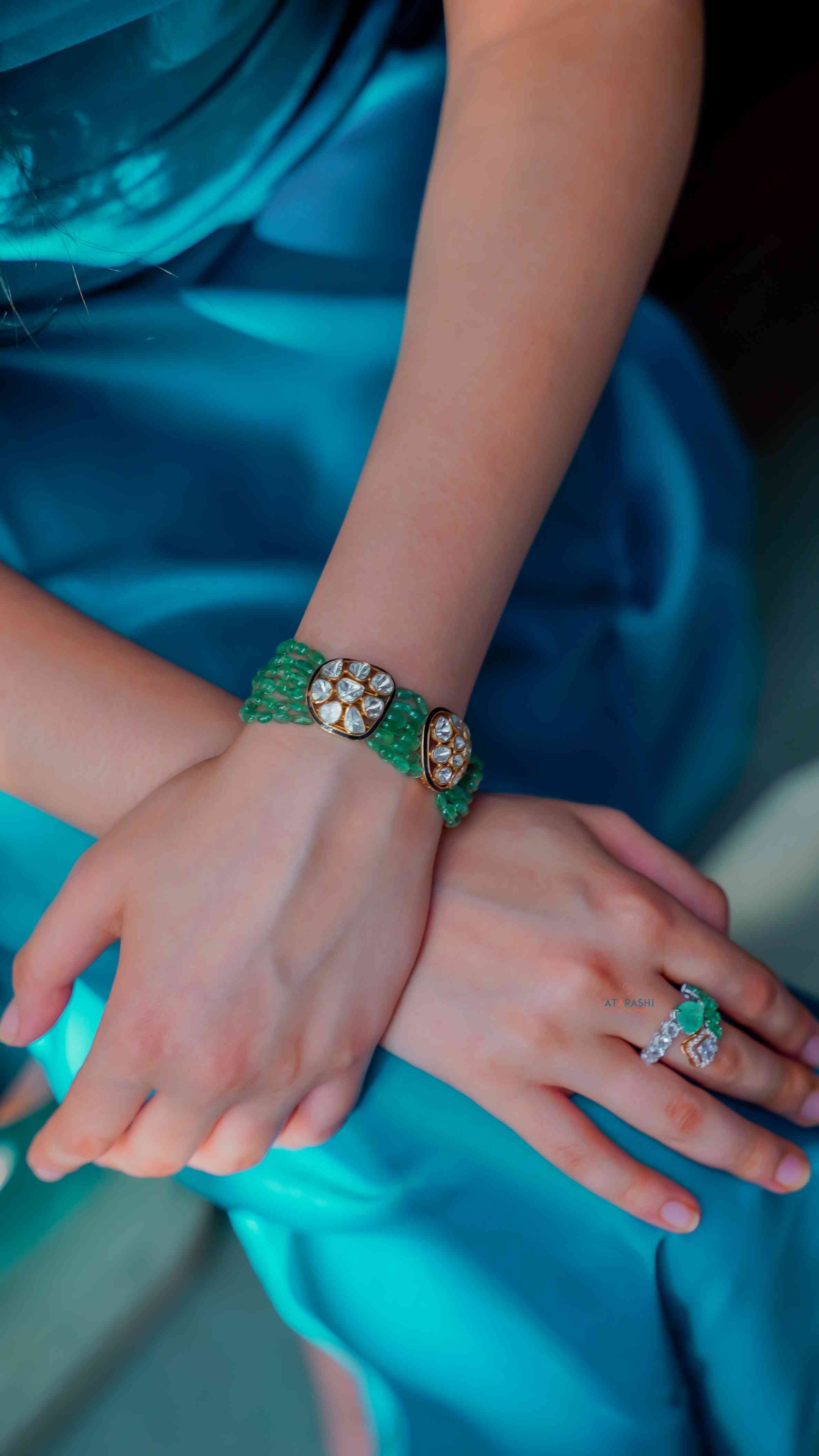 Zamrud Charm Hand piece