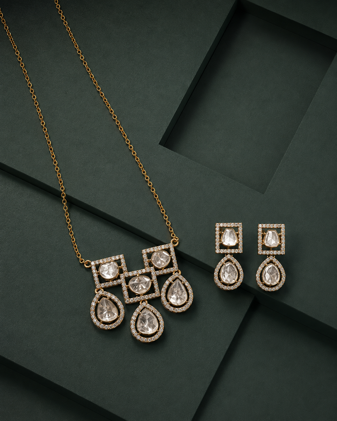 Ahaana Pendant Set