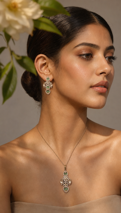 Anvika Pendant Set