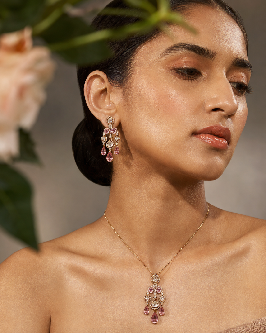 Niyara Pendant Set
