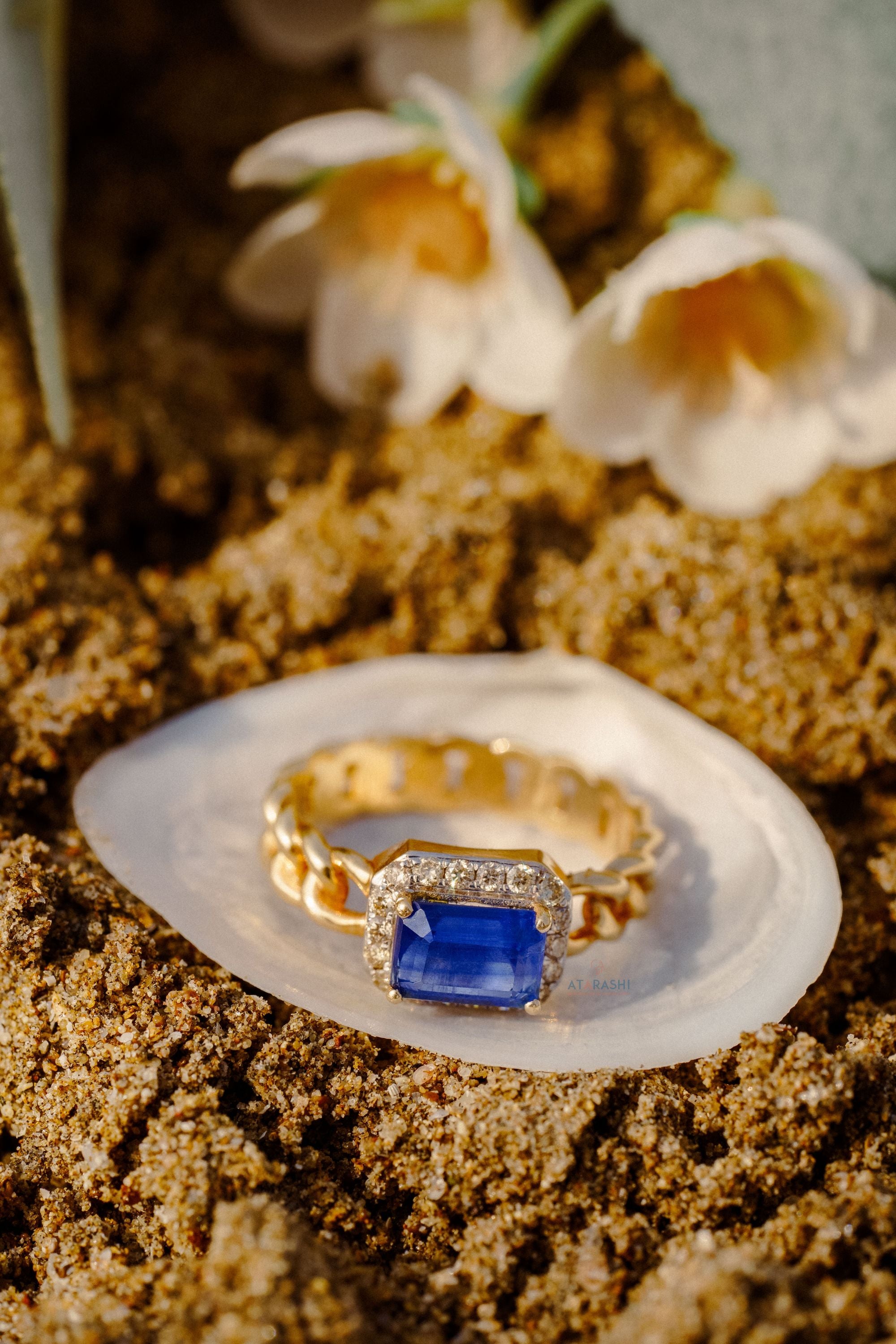 Royal sapphire chainlink