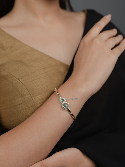 Verdant Teardrop Gold Bracelet